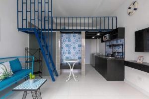 QUẬN 7 - BÁN CHDV - 9 PHÒNG - HẦM - THANG MÁY - HXH - DÀI 15M - 13.x TỶ